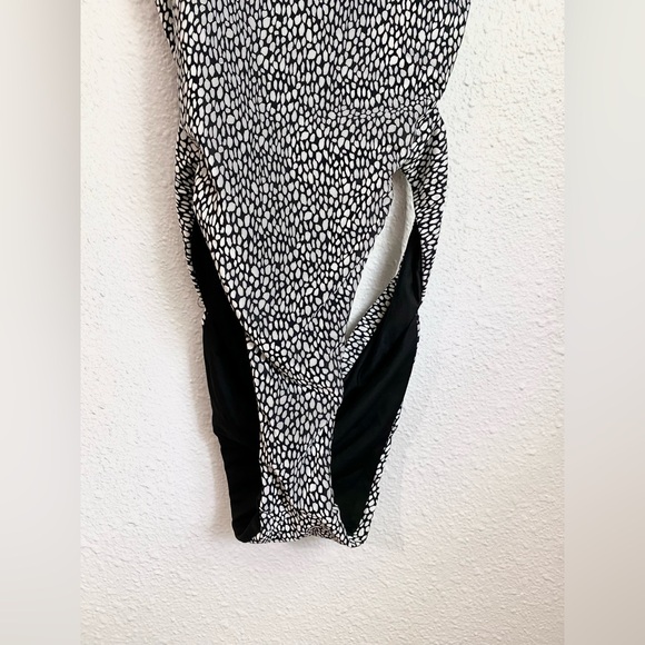 Dianthus Alicia Trikini One Piece by Maaji - Picture 3 of 7